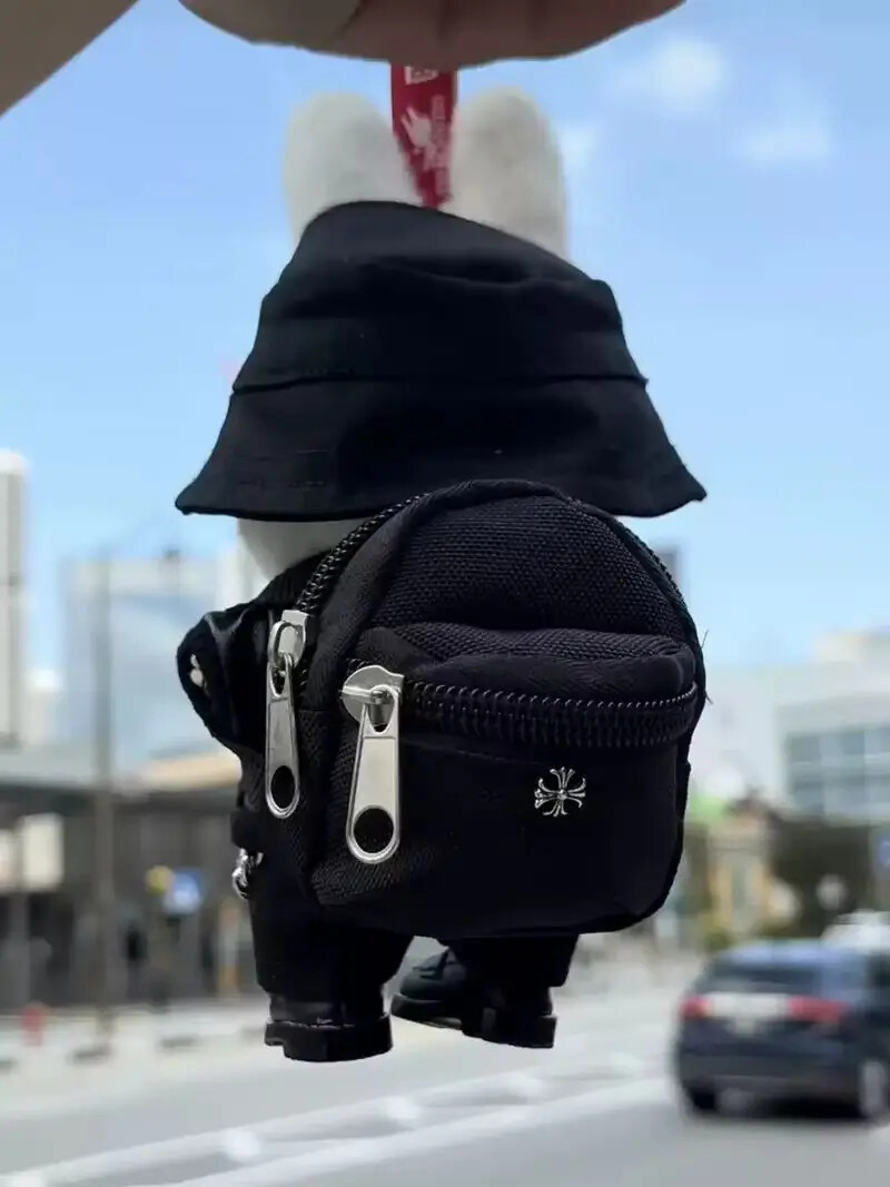 strój chrome hearts dla labubu